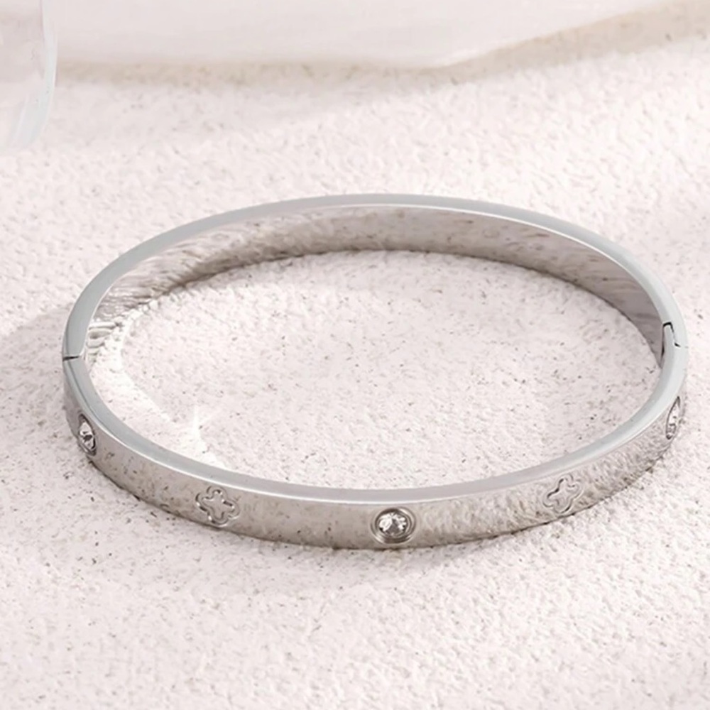 1pc Men’s 18K Silver Plated Oval Stainless Steel Bracelet with Cubic Zirconia